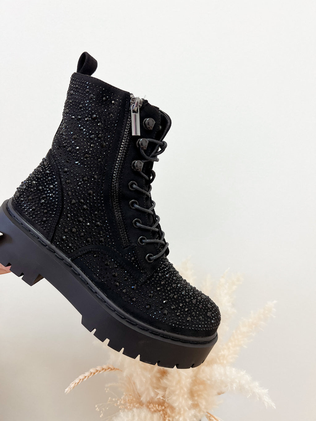 boots 'glitter black'