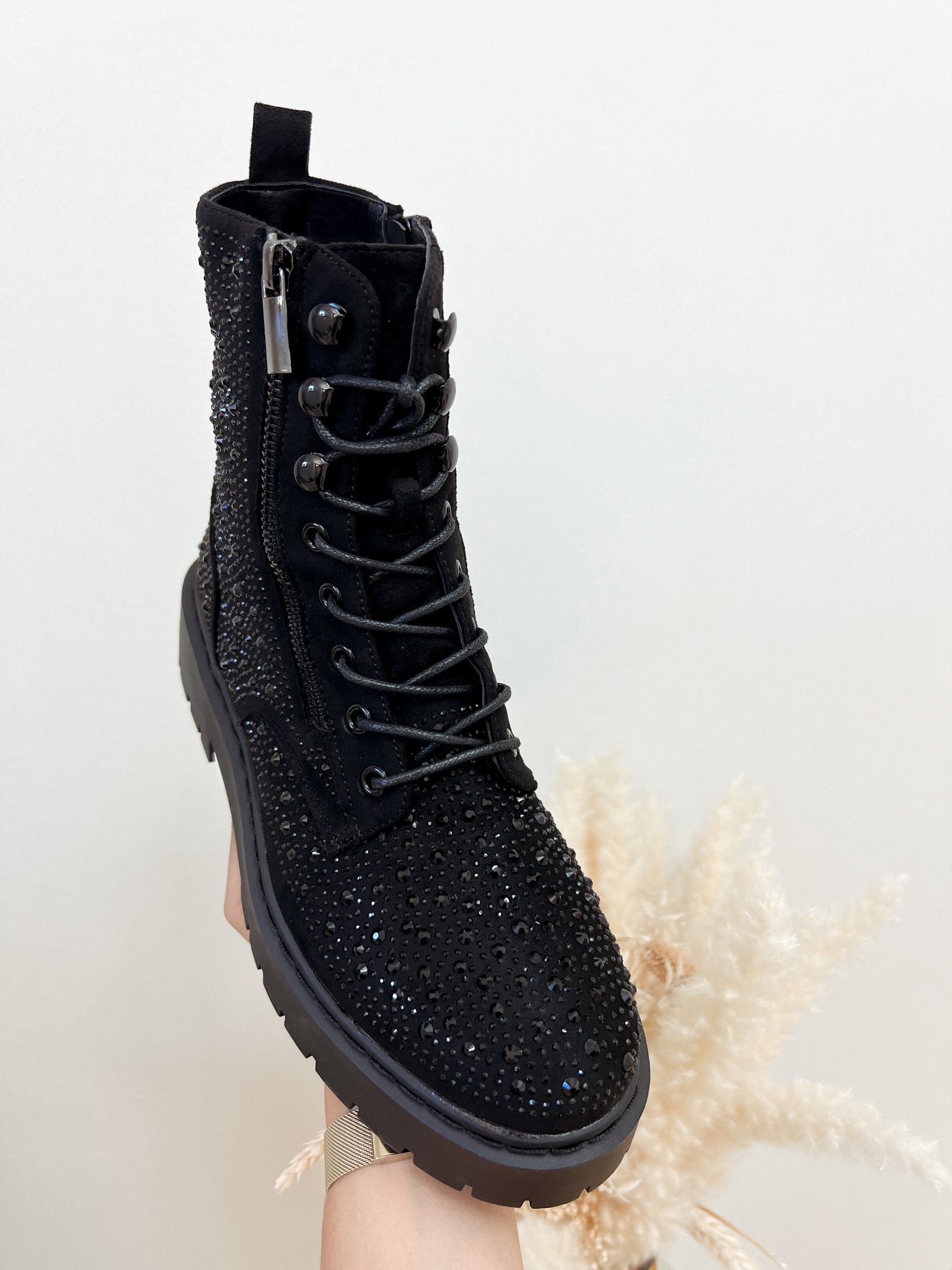 boots 'glitter black'
