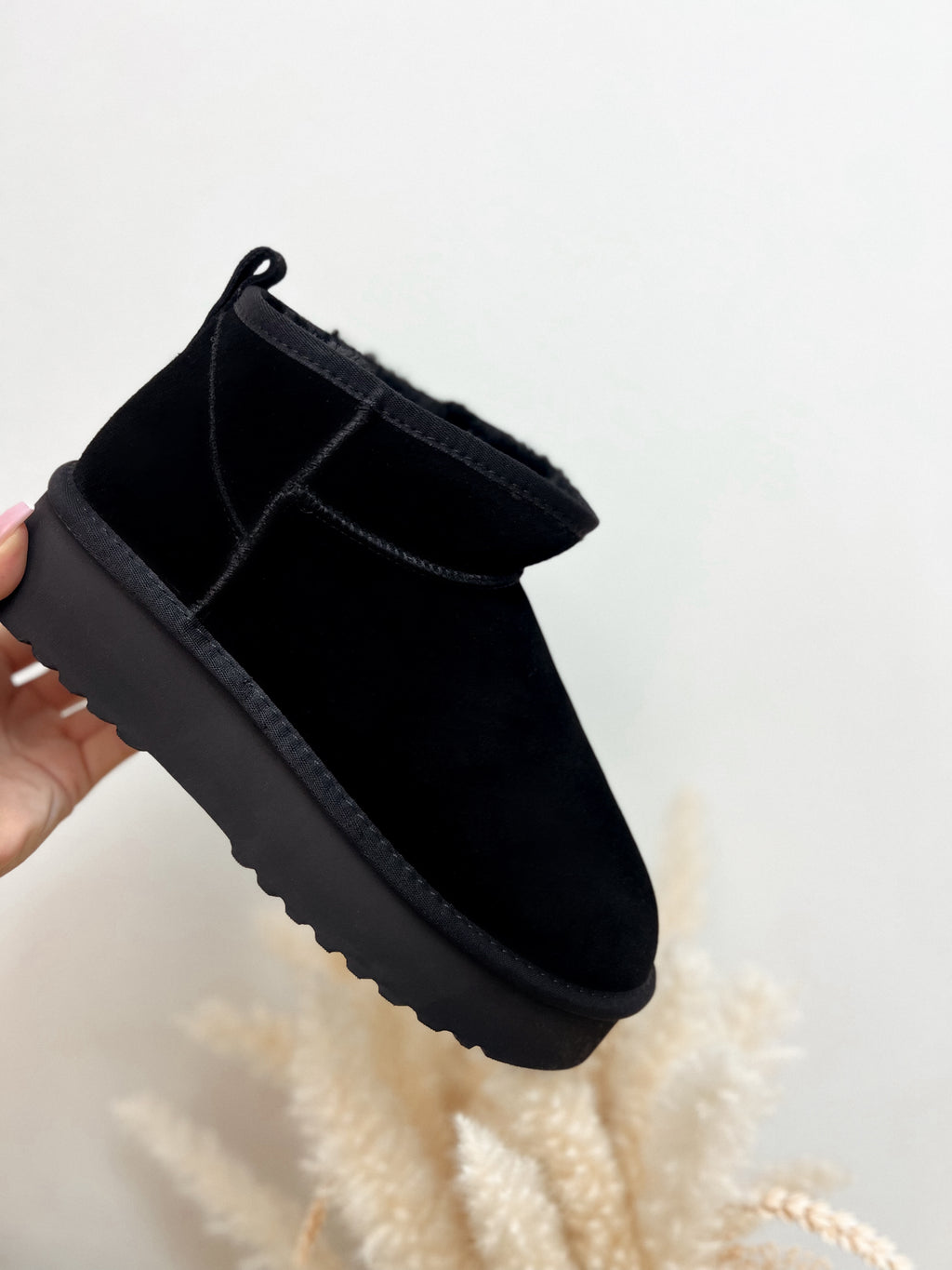 boots 'fluffy black'