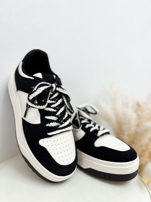 sneaker 'black ones'