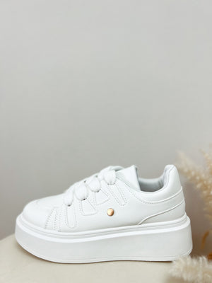 sneaker 'white ones'